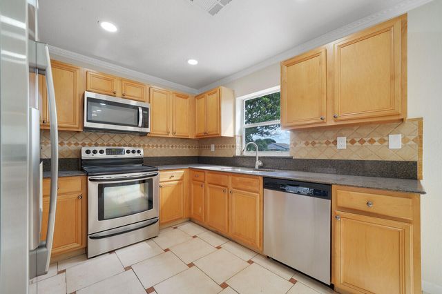 2203 SW 134th Avenue, Miramar, FL 33027