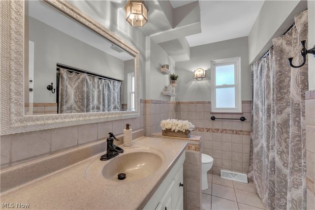 27015 Kennedy Ridge Extension, North Olmsted, OH 44070