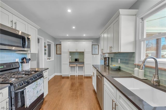 27015 Kennedy Ridge Extension, North Olmsted, OH 44070