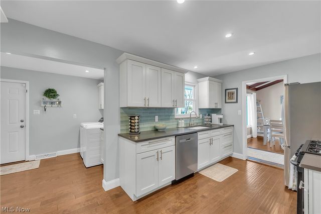 27015 Kennedy Ridge Extension, North Olmsted, OH 44070