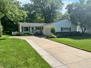 27015 Kennedy Ridge Extension, North Olmsted, OH 44070