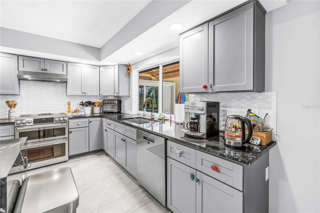 Image 10 of property listing at 6113 45TH STREET W, Bradenton, FL 34210