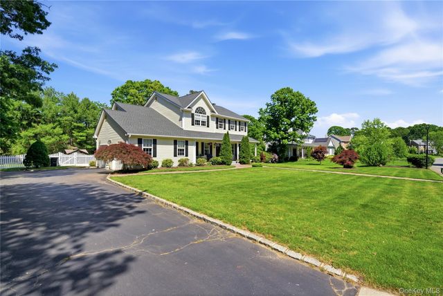 9 Ridgefield Drive, Shoreham, NY 11786