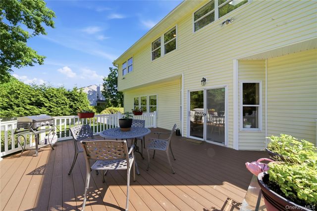 9 Ridgefield Drive, Shoreham, NY 11786