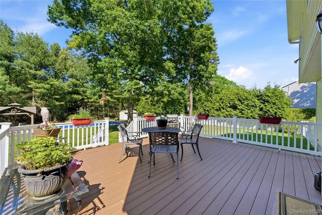 9 Ridgefield Drive, Shoreham, NY 11786