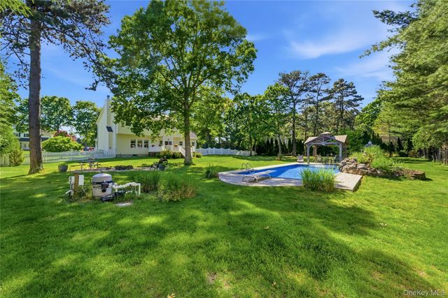 9 Ridgefield Drive, Shoreham, NY 11786