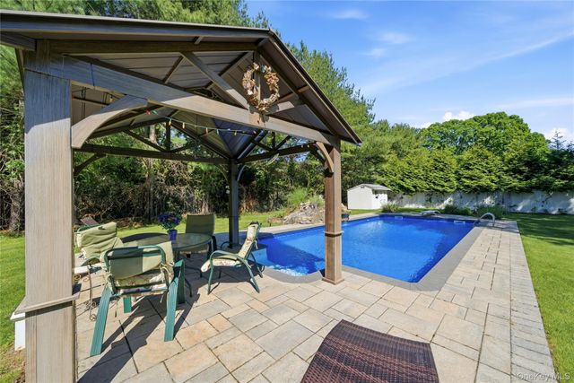 9 Ridgefield Drive, Shoreham, NY 11786