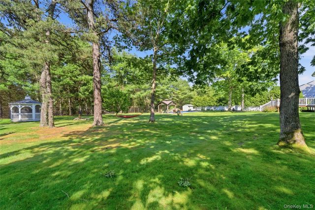 9 Ridgefield Drive, Shoreham, NY 11786