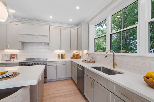 53 Hodge Rd, Arlington, MA 02474