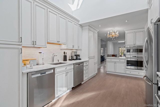 1824 Majors Path, Southampton, NY 11968