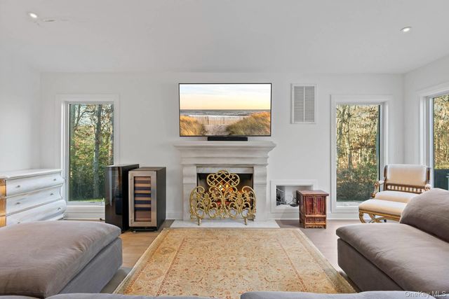 1824 Majors Path, Southampton, NY 11968