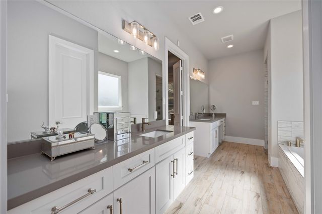 33510 Walnut Xing, Magnolia, TX 77355