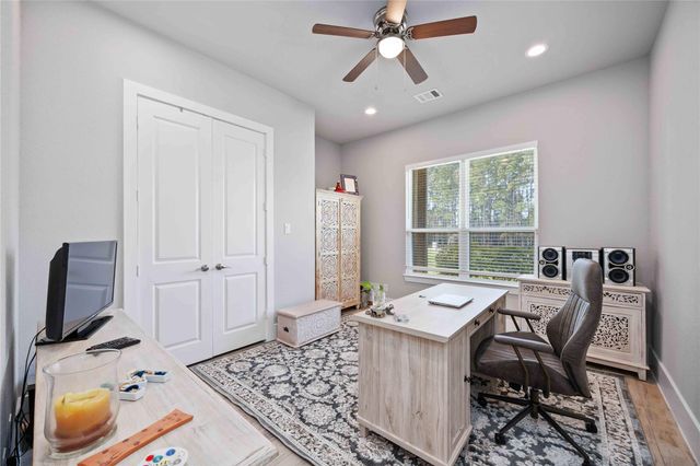 33510 Walnut Xing, Magnolia, TX 77355