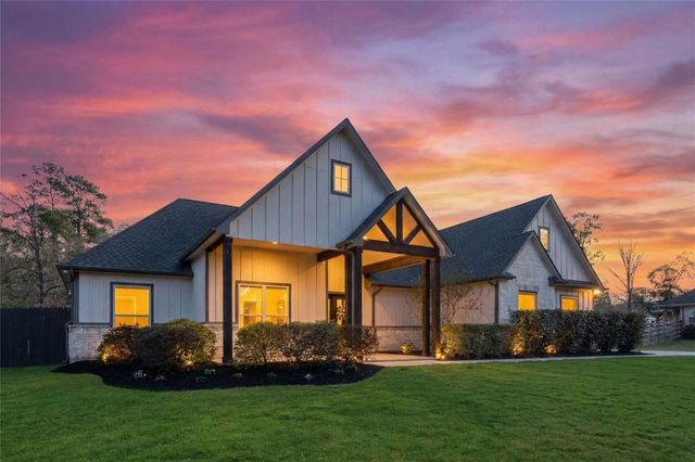 33510 Walnut Xing, Magnolia, TX 77355