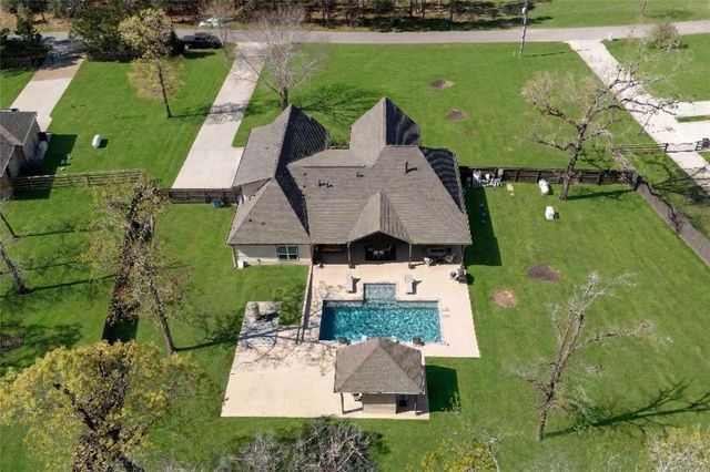 33510 Walnut Xing, Magnolia, TX 77355