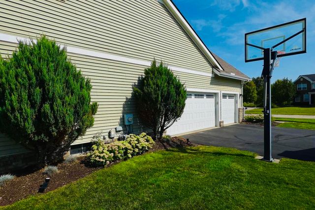 26393 Creekside Drive, New Hudson, MI 48165