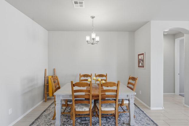 435 Adeline Avenue SW, Los Lunas, NM 87031