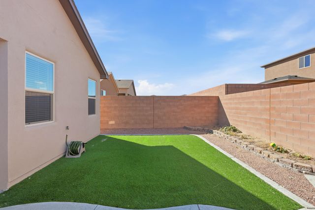 435 Adeline Avenue SW, Los Lunas, NM 87031