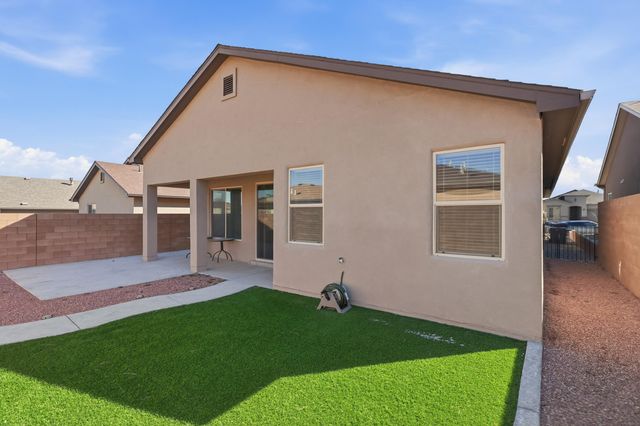 435 Adeline Avenue SW, Los Lunas, NM 87031