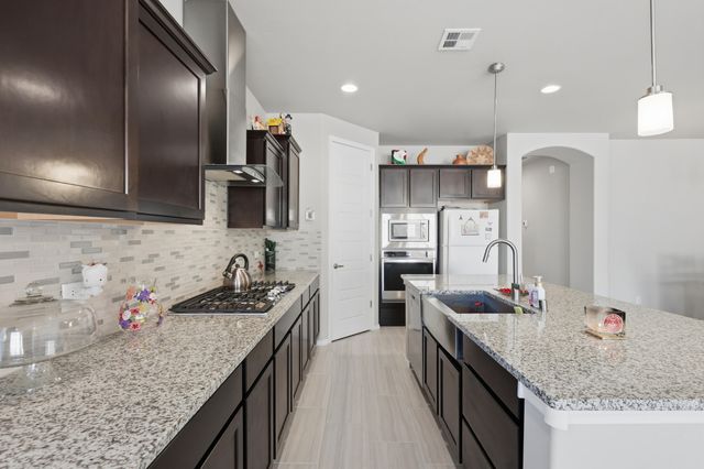 435 Adeline Avenue SW, Los Lunas, NM 87031