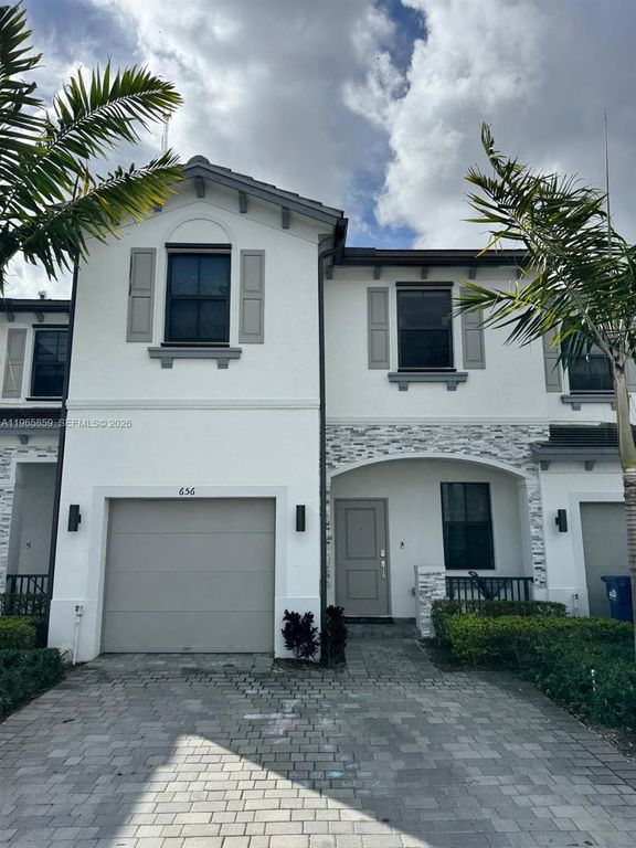 656 NW 203rd Ter, Miami Gardens, FL 33169