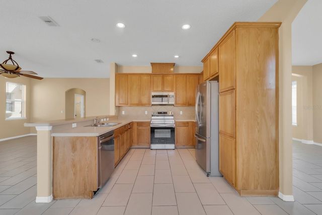 2827 SAND ARBOR CIRCLE, Orlando, FL 32824