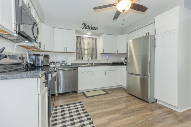 2812 Sandee Acres Court, Evansville, IN 47714
