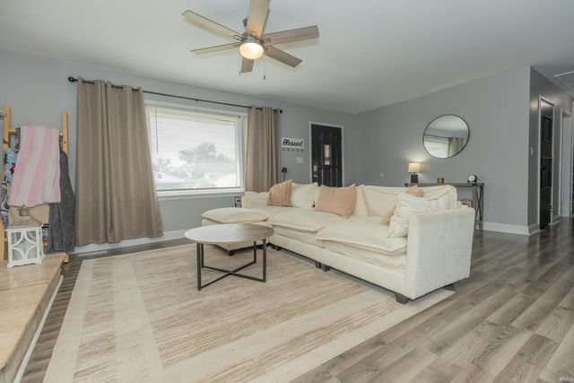 2812 Sandee Acres Court, Evansville, IN 47714