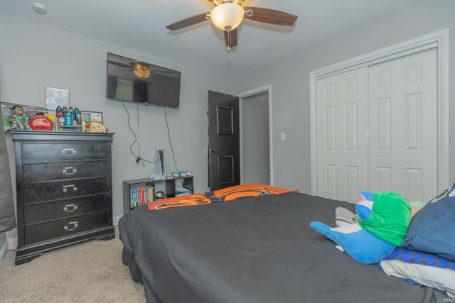 2812 Sandee Acres Court, Evansville, IN 47714