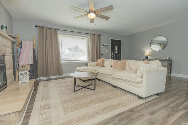 2812 Sandee Acres Court, Evansville, IN 47714