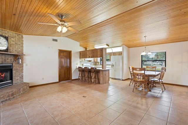 4745 GRAND AVENUE, De Leon Springs, FL 32130