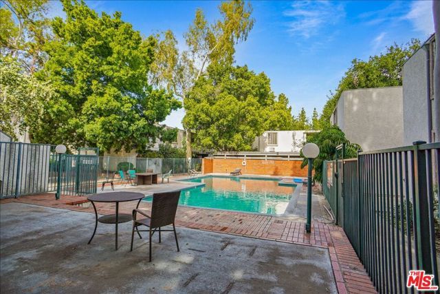 18620 Hatteras Street 180, Tarzana (los Angeles), CA 91356