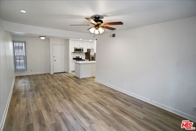 18620 Hatteras Street 180, Tarzana (los Angeles), CA 91356