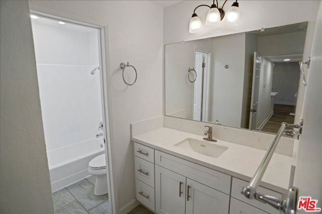 18620 Hatteras Street 180, Tarzana (los Angeles), CA 91356
