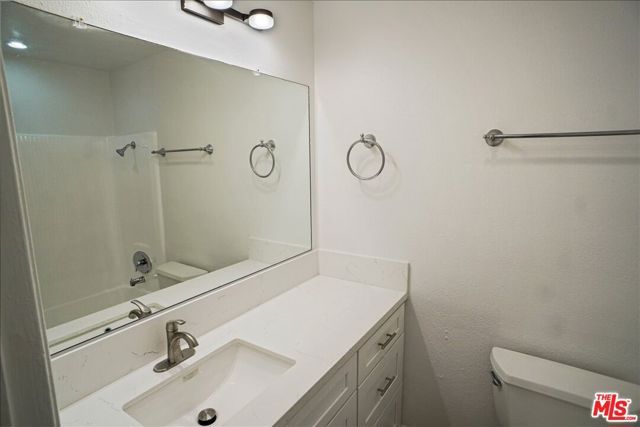 18620 Hatteras Street 180, Tarzana (los Angeles), CA 91356