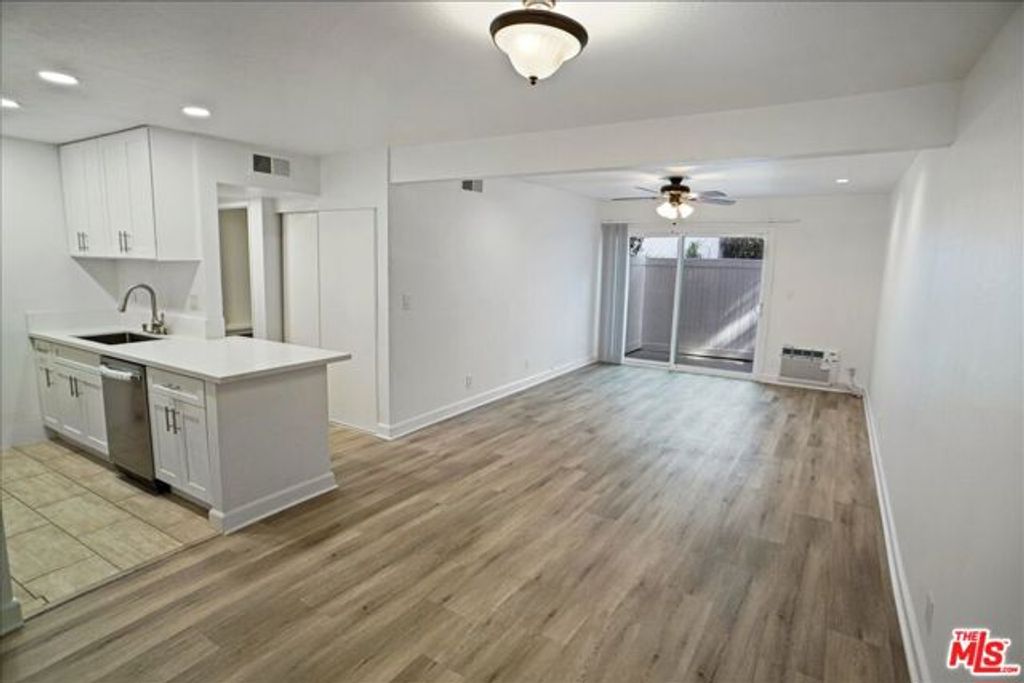 18620 Hatteras Street 180, Tarzana (los Angeles), CA 91356