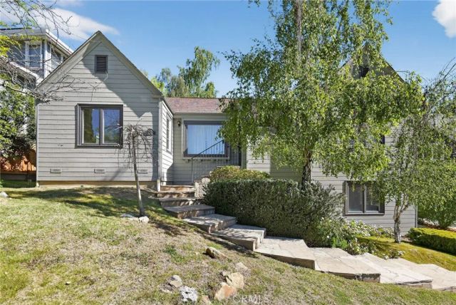 938 Leo, Oakland, CA 94611