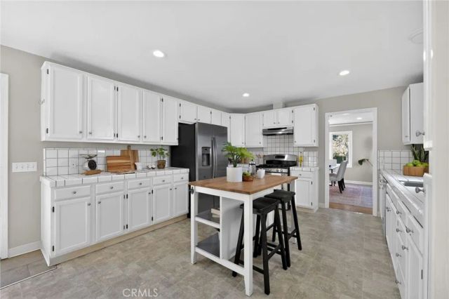 938 Leo, Oakland, CA 94611