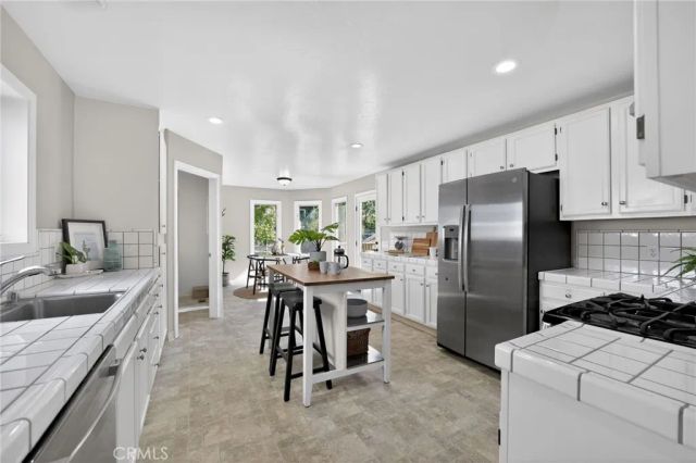 938 Leo, Oakland, CA 94611