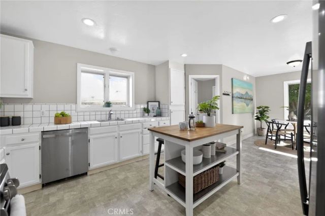 938 Leo, Oakland, CA 94611