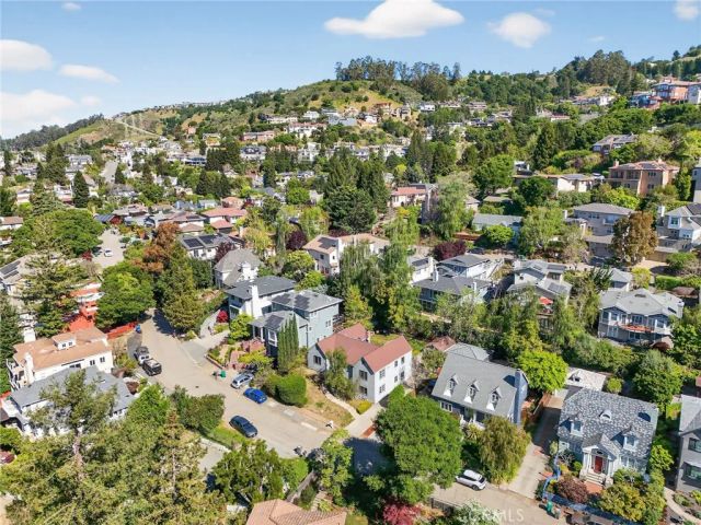 938 Leo, Oakland, CA 94611