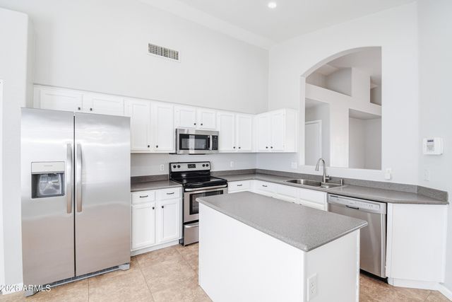 3126 E DESERT Lane, Gilbert, AZ 85234