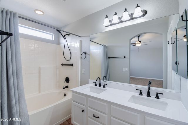 3126 E DESERT Lane, Gilbert, AZ 85234