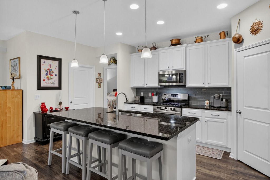 Image 10 of property listing at 628 Kilarney Road, Summerville, SC 29483