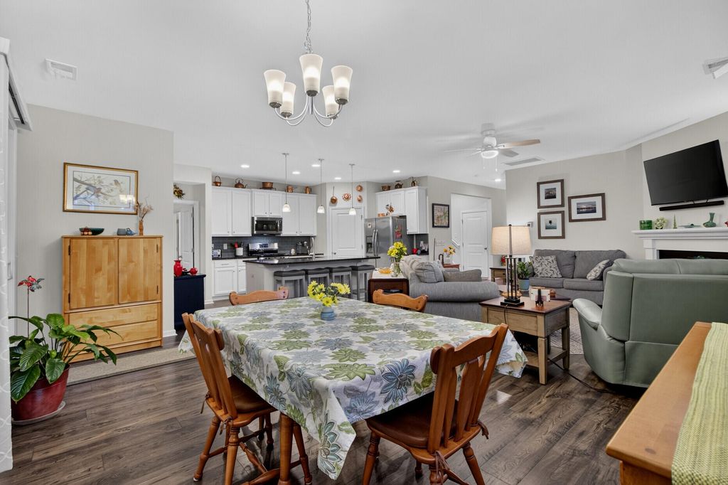 Image 12 of property listing at 628 Kilarney Road, Summerville, SC 29483