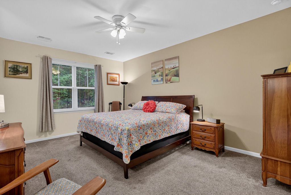 Image 13 of property listing at 628 Kilarney Road, Summerville, SC 29483