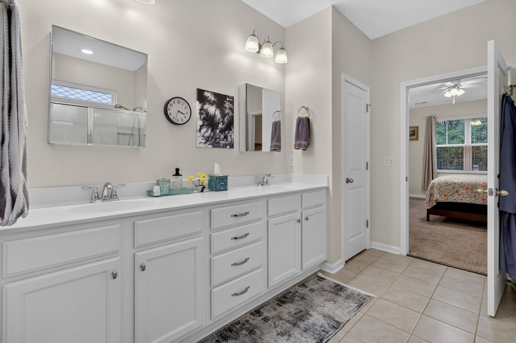 Image 15 of property listing at 628 Kilarney Road, Summerville, SC 29483