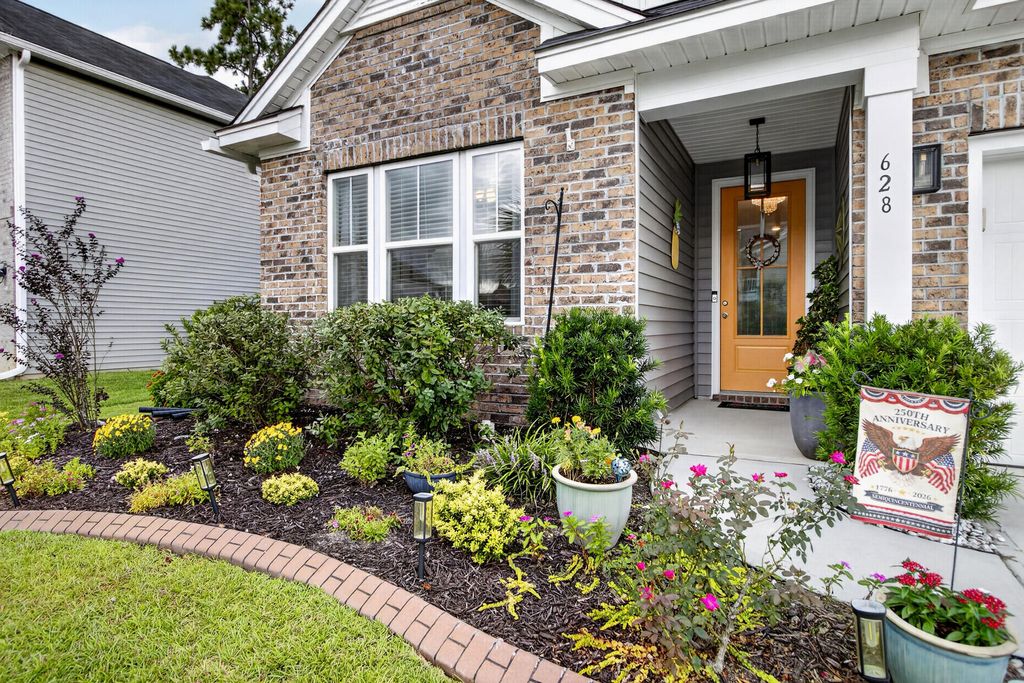 Image 2 of property listing at 628 Kilarney Road, Summerville, SC 29483