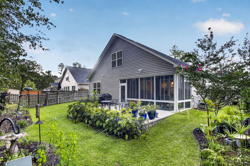 Image 35 of property listing at 628 Kilarney Road, Summerville, SC 29483