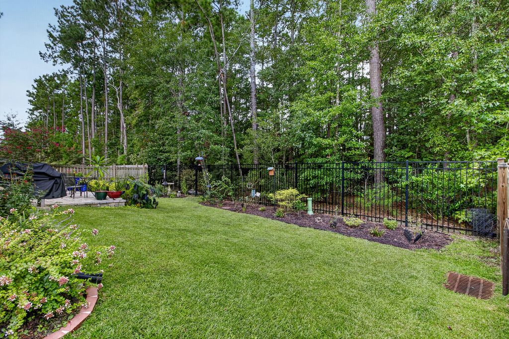 Image 37 of property listing at 628 Kilarney Road, Summerville, SC 29483